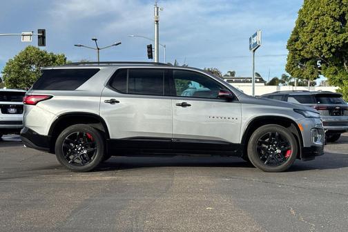 Sterling Gray Metallic 2023 Chevrolet Traverse Premier