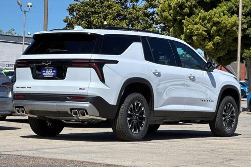 Polar White Tricoat 2026 Chevrolet Traverse AWD Z71