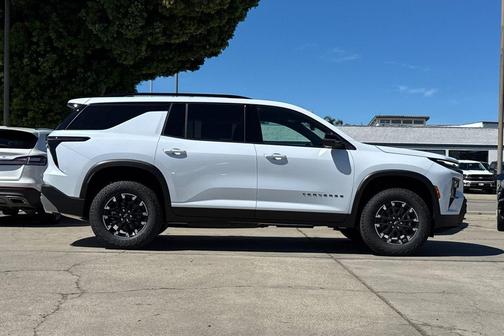 Polar White Tricoat 2026 Chevrolet Traverse AWD Z71