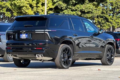 Mosaic Black Metallic 2026 Chevrolet Traverse RS