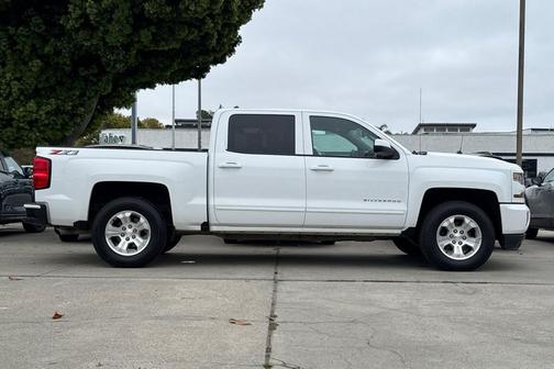 Summit White 2018 Chevrolet Silverado 1500 2LT