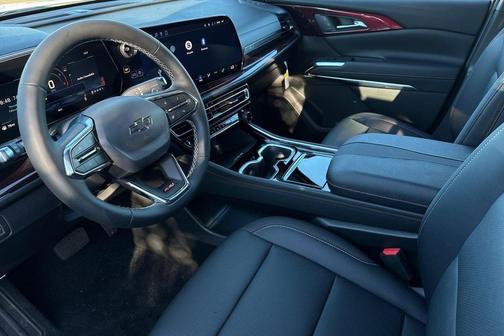 Polar White Tricoat 2026 Chevrolet Traverse AWD Z71