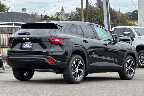 Mosaic Black Metallic 2026 Chevrolet Trax FWD 1RS