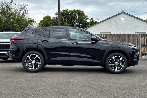 Mosaic Black Metallic 2026 Chevrolet Trax FWD 1RS