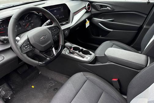 Mosaic Black Metallic 2026 Chevrolet Trax FWD 1RS