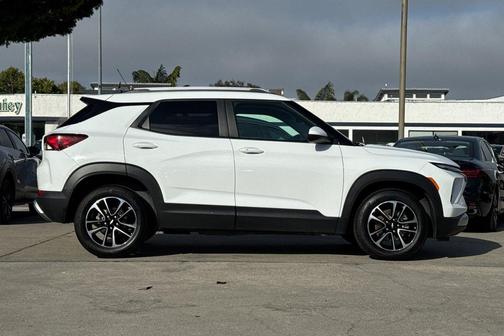 Summit White 2025 Chevrolet Trailblazer LT
