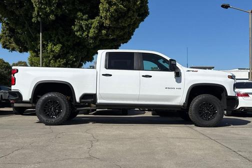 Summit White 2026 Chevrolet Silverado 2500 Crew Cab, Standard Bed, XR2, 4WD