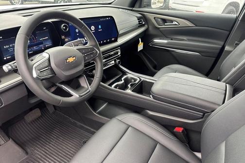 Summit White 2026 Chevrolet Traverse LT
