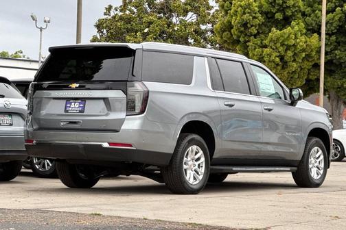 Sterling Gray Metallic 2026 Chevrolet Suburban LT