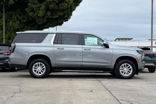 Sterling Gray Metallic 2026 Chevrolet Suburban LT