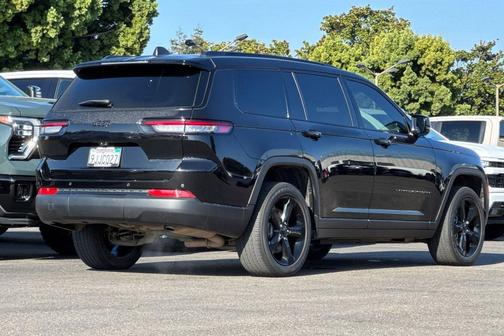 Diamond Black Crystal Pearlcoat 2023 Jeep Grand Cherokee L Altitude