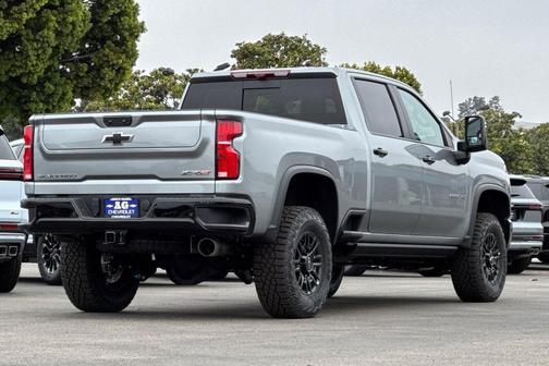 Sterling Gray Metallic 2026 Chevrolet Silverado 2500 Crew Cab, Standard Bed, XR2, 4WD