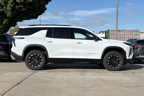 Polar White Tricoat 2027 Chevrolet Traverse AWD Z71