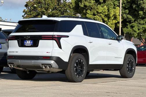Polar White Tricoat 2027 Chevrolet Traverse AWD Z71