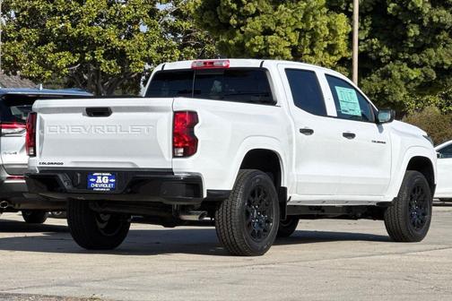 Summit White 2026 Chevrolet Colorado WT