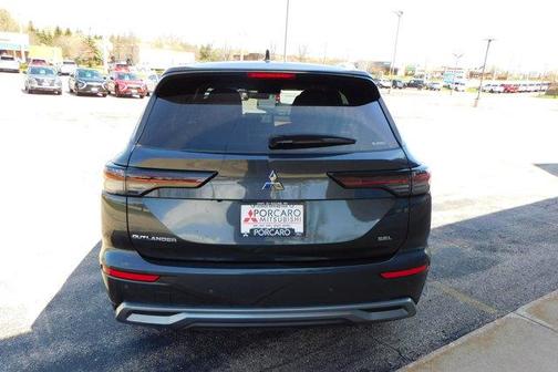 Graphite Gray Metallic 2025 Mitsubishi Outlander SEL