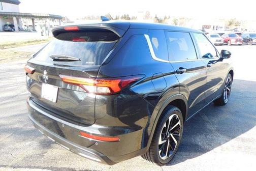 Black Diamond 2022 Mitsubishi Outlander ES