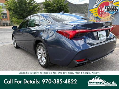 Pearl 2019 Toyota Avalon Hybrid XLE
