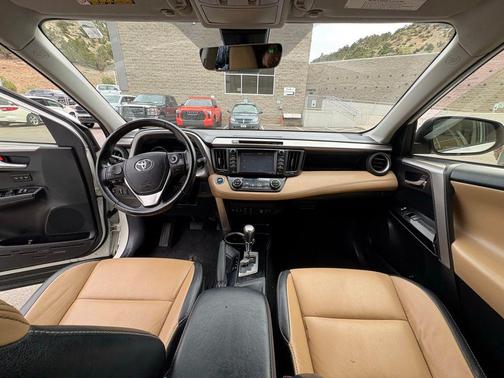Blizzard Pearl 2018 Toyota RAV4 Hybrid Limited
