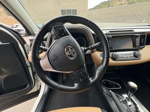 Blizzard Pearl 2018 Toyota RAV4 Hybrid Limited