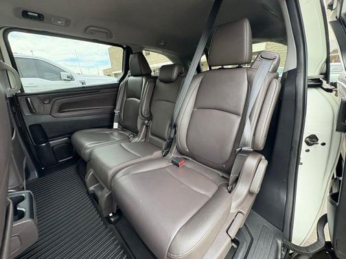 White 2018 Honda Odyssey EX-L
