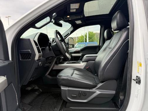 2022 Ford F-350 LARIAT SUPER DUTY
