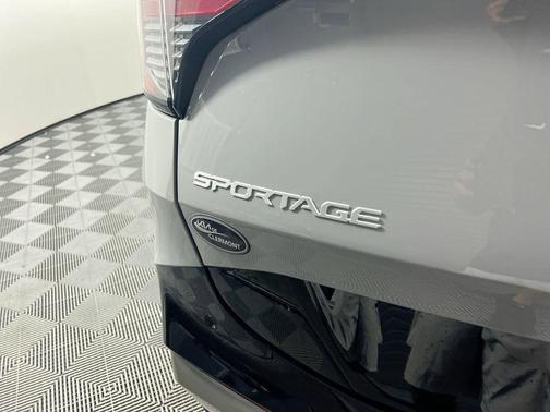 Wolf Gray 2026 Kia Sportage Hybrid SX-Prestige