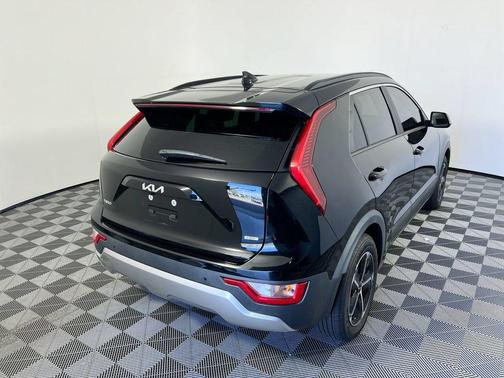 Aurora Black 2024 Kia Niro EX