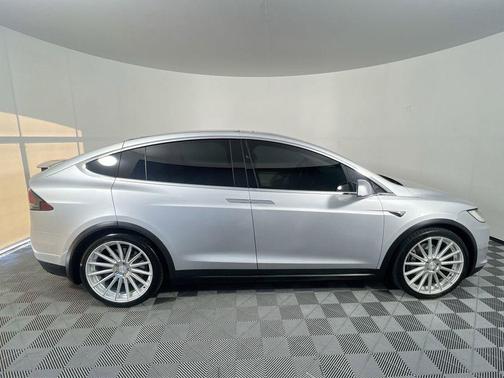 Silver Metallic 2018 Tesla Model X P100D