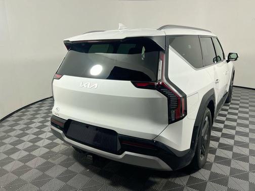 Snow White Pearl 2024 Kia EV9 Land