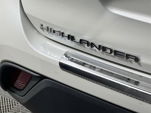 2020 Toyota Highlander LE