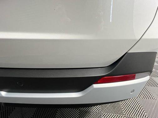 Snow White Pearl 2026 Kia Carnival LXS
