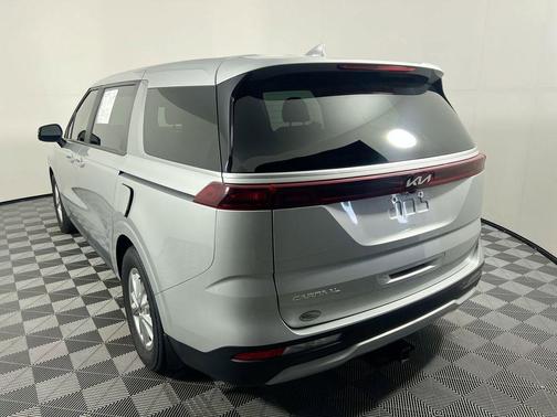 2022 Kia Carnival LX