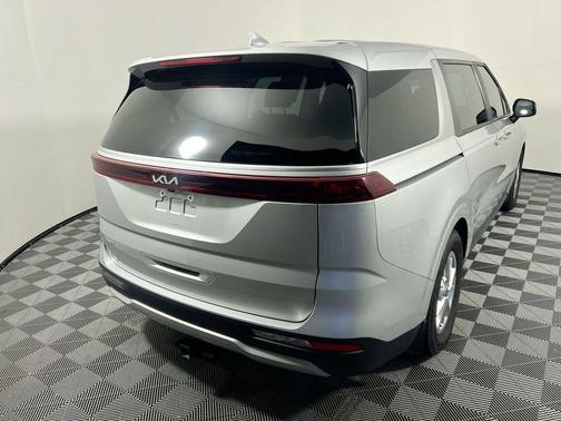 2022 Kia Carnival LX