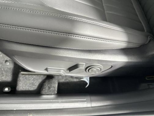 Snow White Pearl 2027 Kia Seltos X-Line S