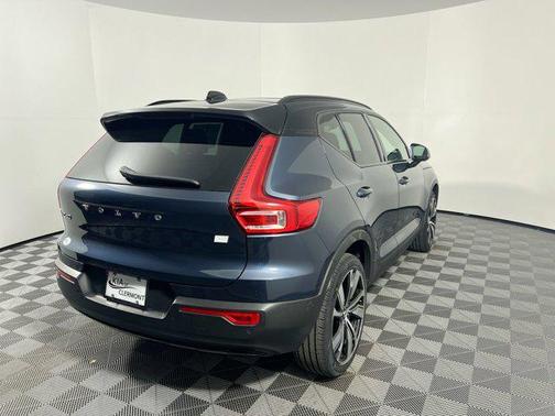 2022 Volvo XC40 Recharge Pure Electric P8 Twin Ultimate