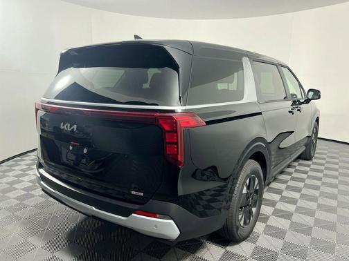 Aurora Black Pearl 2026 Kia Carnival Hybrid LXS