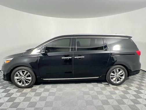 Aurora Black 2018 Kia Sedona SX