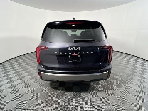 Gravity Gray 2024 Kia Telluride LX