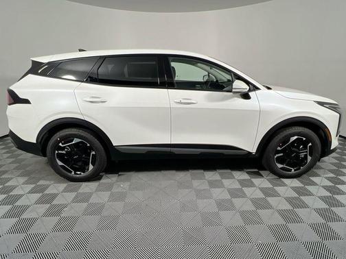 Snow White Pearl 2026 Kia Sportage SX Turbo
