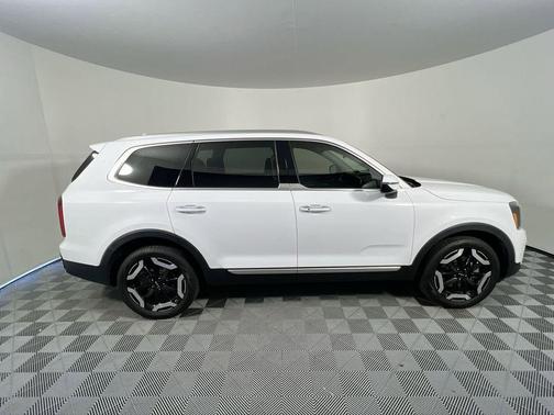 Glacial White Pearl 2024 Kia Telluride S