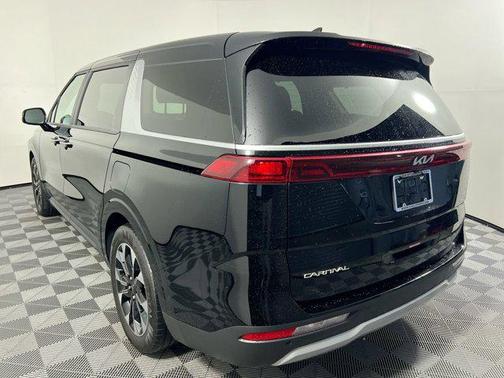 Aurora Black Pearl 2024 Kia Carnival EX