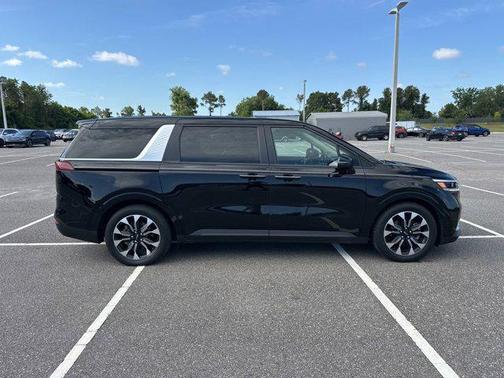 Aurora Black Pearl 2024 Kia Carnival EX