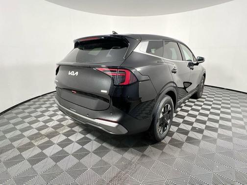 Fusion Black 2026 Kia Sportage Hybrid LX