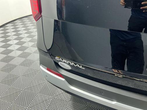 Aurora Black Pearl 2026 Kia Carnival Hybrid EX