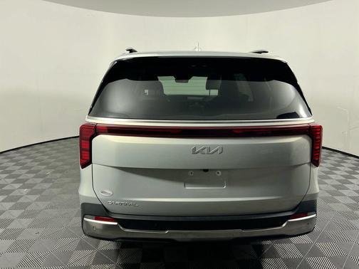 Ivory 2025 Kia Carnival SX