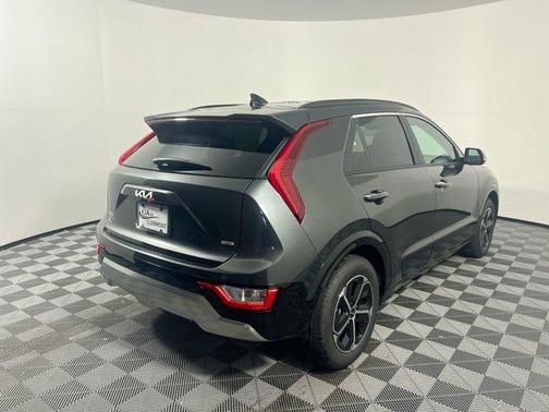 2025 Kia Niro SX