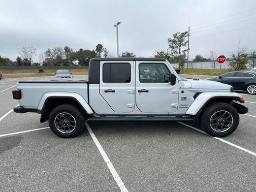 2022 Jeep Gladiator Overland