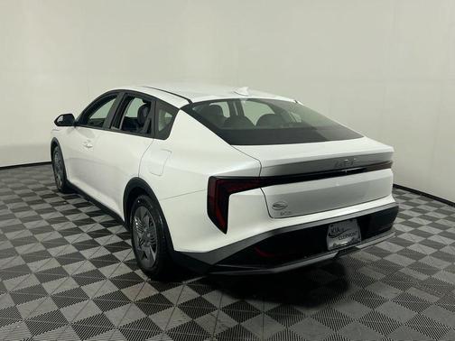 Snow White Pearl 2026 Kia K4 LX