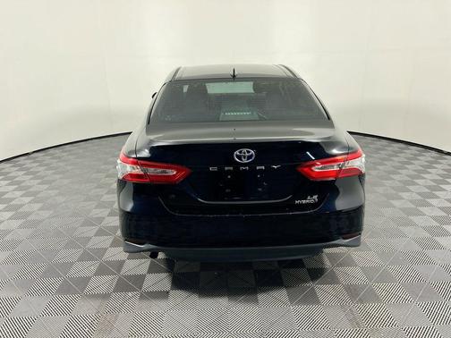 2019 Toyota Camry Hybrid LE